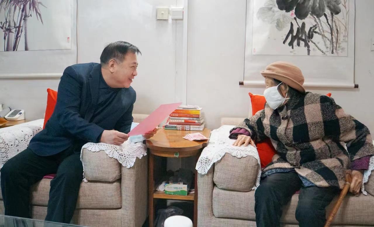 情系老干部 慰问暖人心 ——永乐高60net集团开展春节前走访慰问
